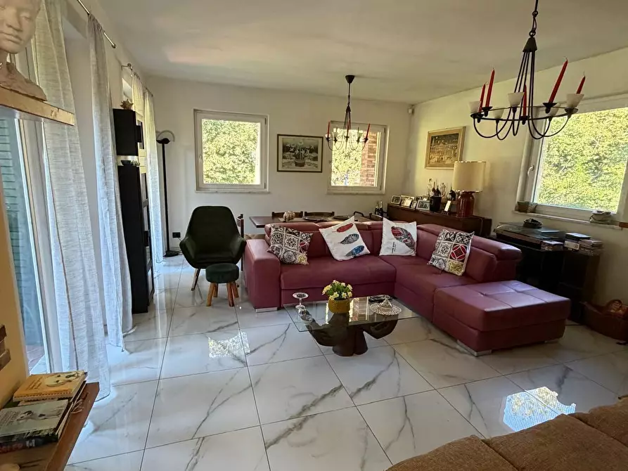 Immagine 1 di Villa in vendita  a Castelnuovo Magra