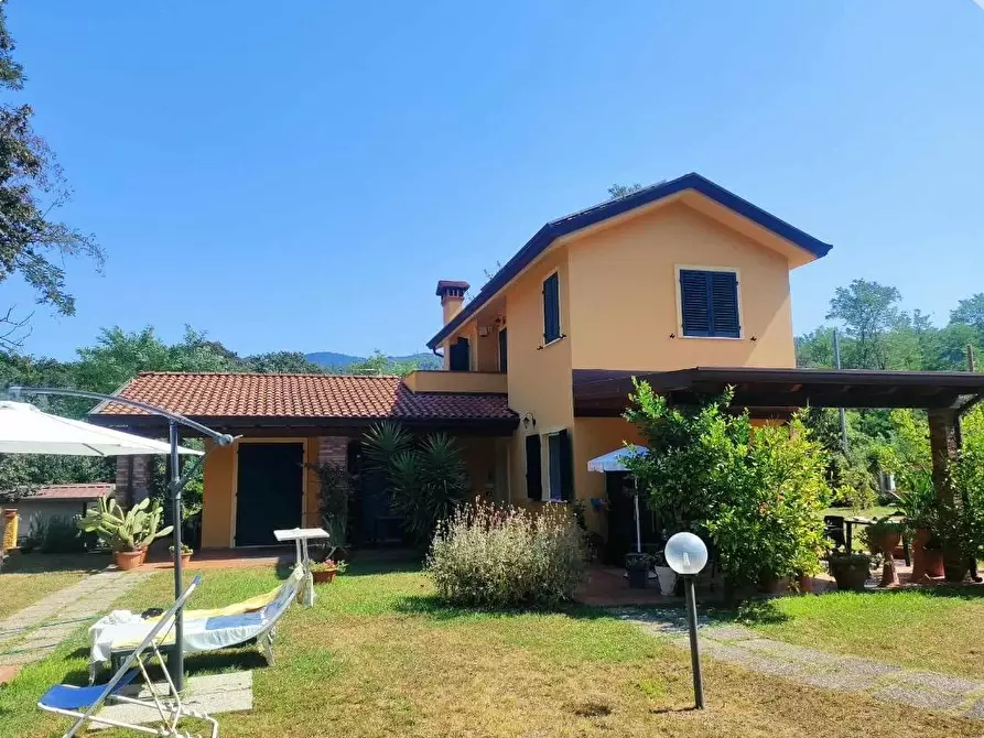 Immagine 24 di Villa in vendita  a Castelnuovo Magra
