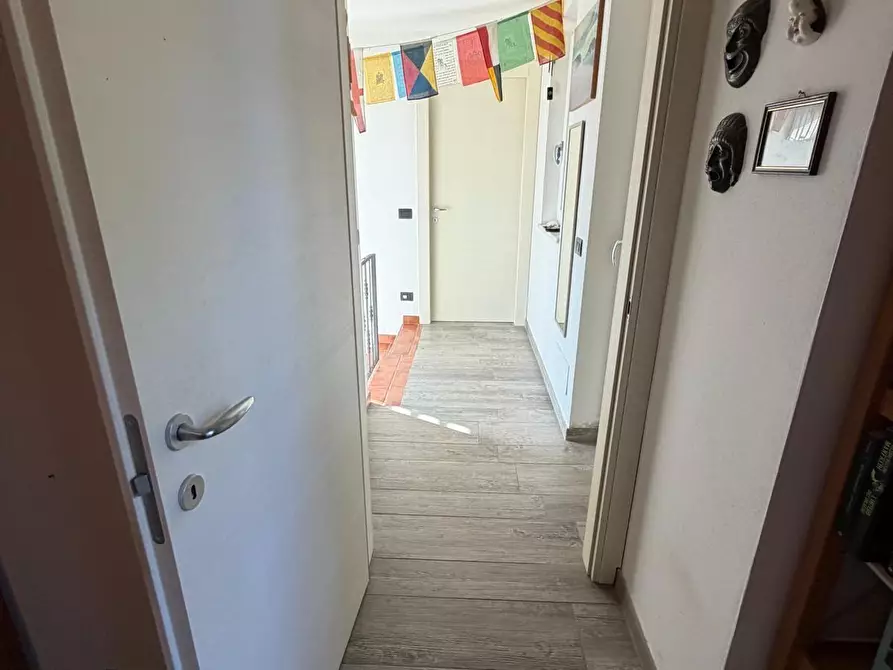 Immagine 10 di Villa in vendita  a Castelnuovo Magra