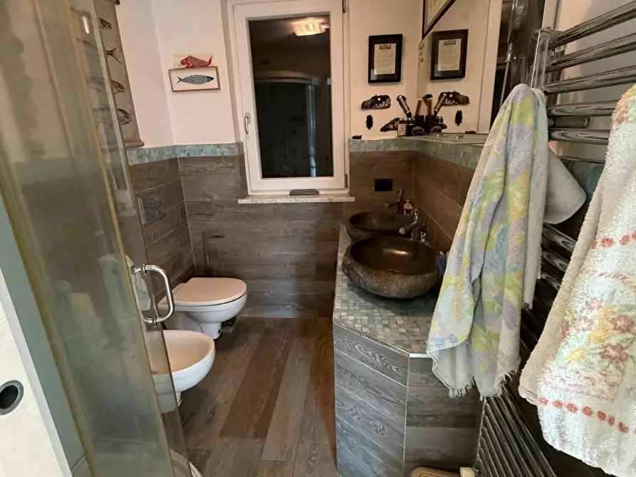 Immagine 9 di Villa in vendita  a Castelnuovo Magra