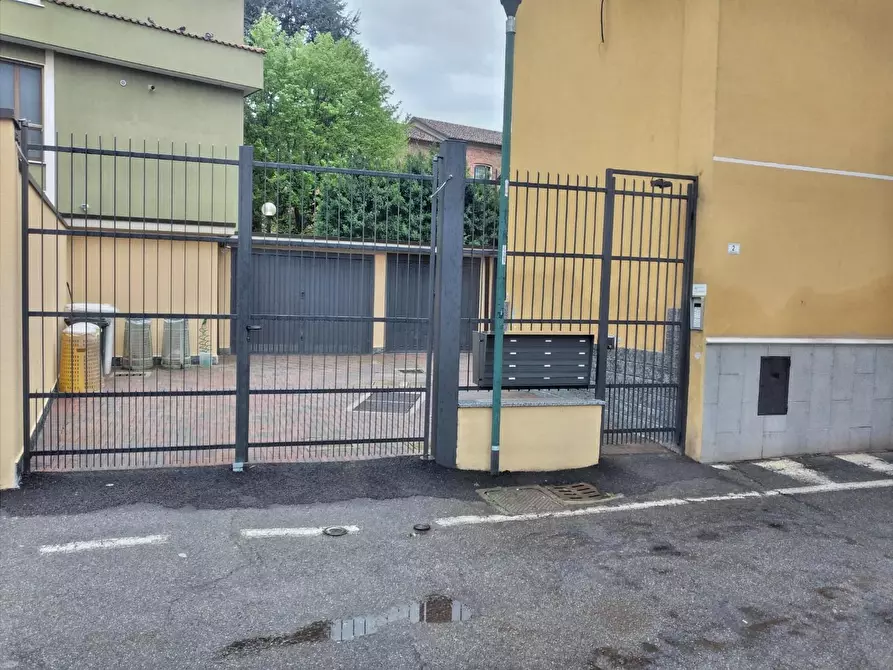 Immagine 1 di Garage in vendita  a Cologno Monzese