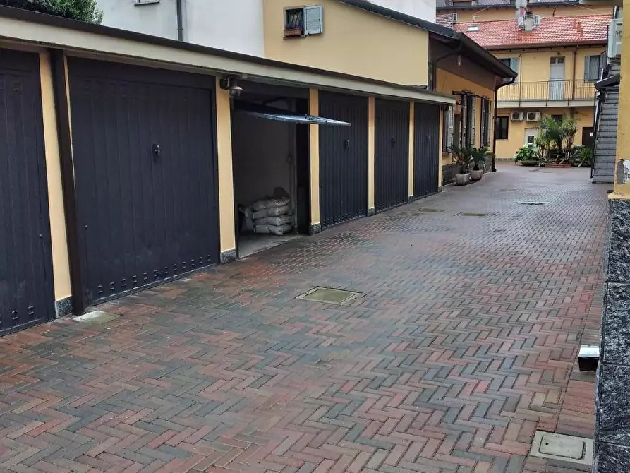 Immagine 2 di Garage in vendita  a Cologno Monzese