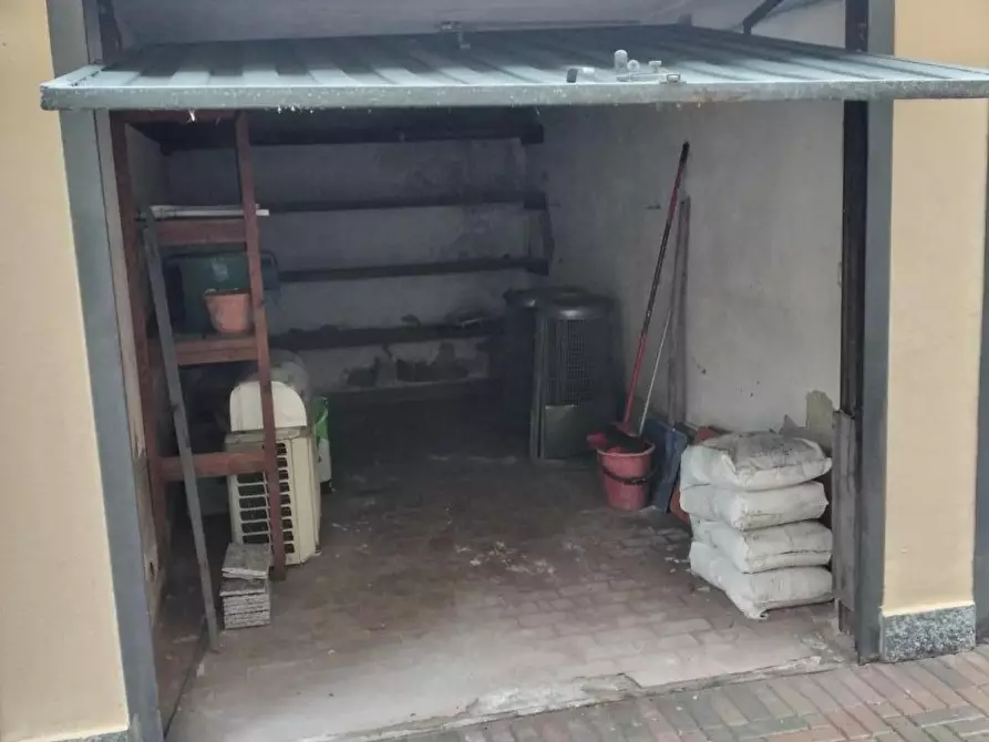 Immagine 3 di Garage in vendita  a Cologno Monzese