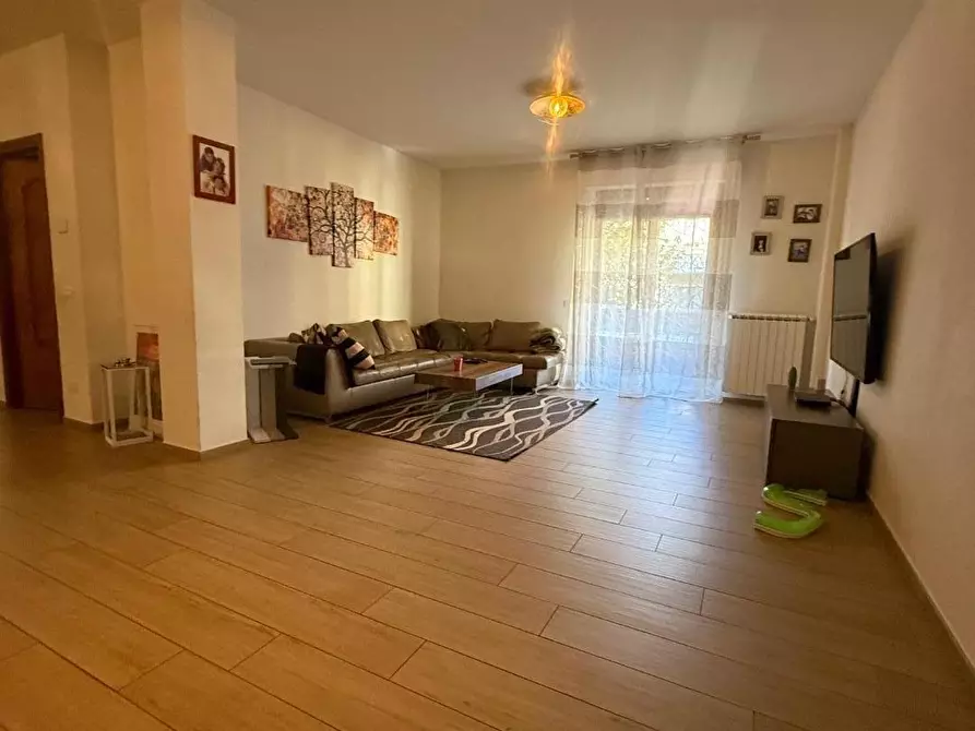 Immagine 10 di Appartamento in vendita  a Massa