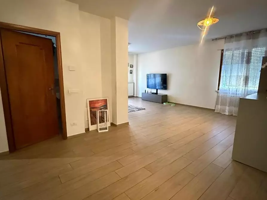 Immagine 3 di Appartamento in vendita  a Massa