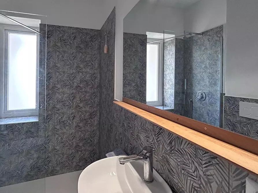 Immagine 17 di Appartamento in vendita  a Livorno