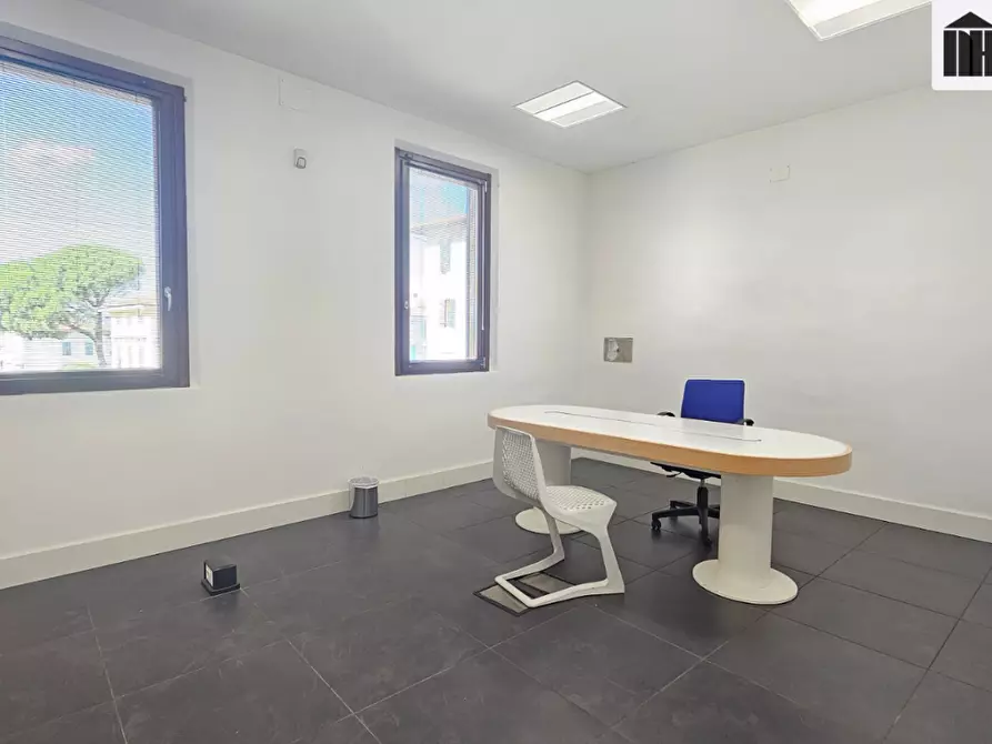 Immagine 31 di Ufficio in vendita  a Santa Croce Sull'arno