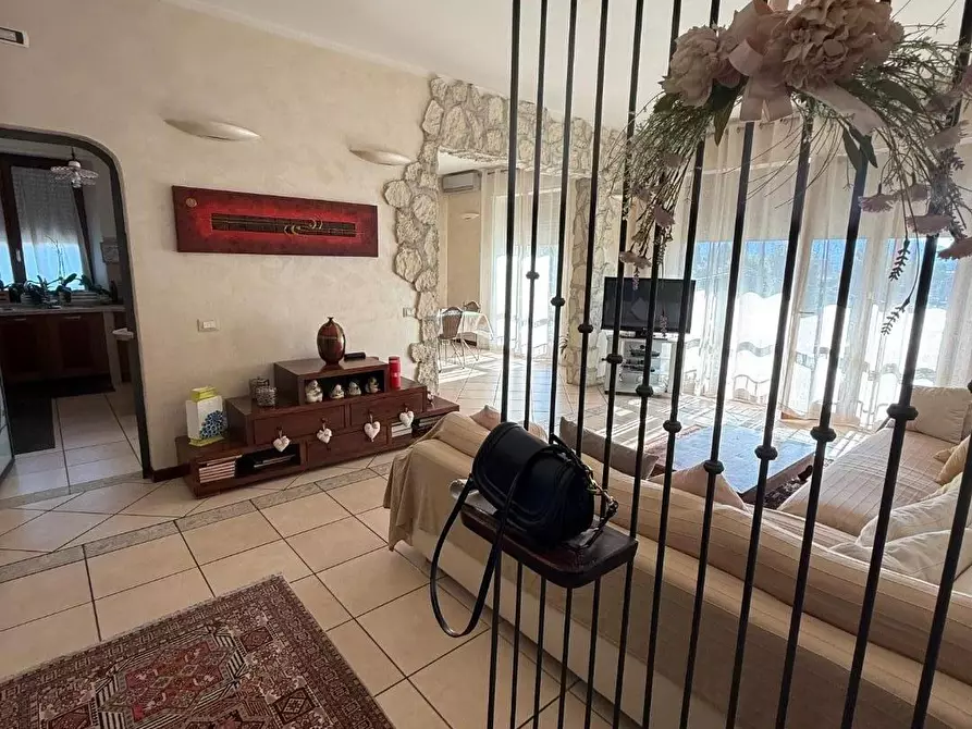 Immagine 1 di Appartamento in vendita  a Massa