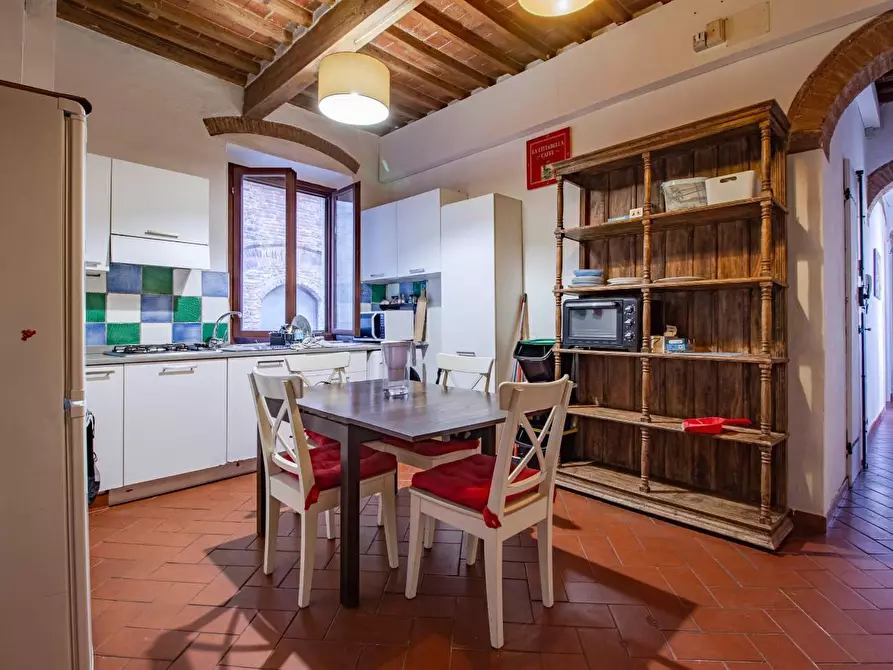 Immagine 2 di Appartamento in vendita  a Pisa