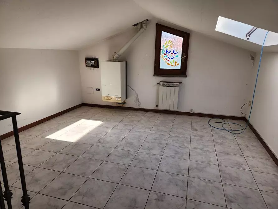 Immagine 16 di Villetta a schiera in affitto  a Santa Maria A Monte