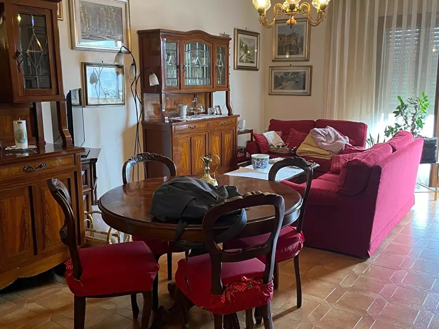 Immagine 1 di Appartamento in vendita  a Carrara