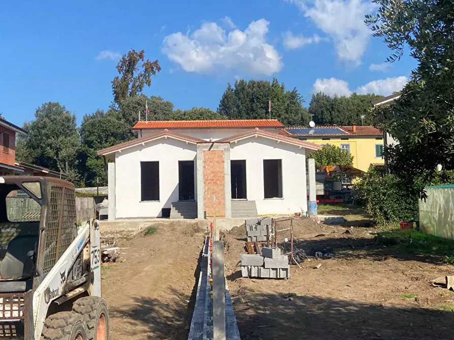 Immagine 9 di Casa bifamiliare in vendita  a Capannori