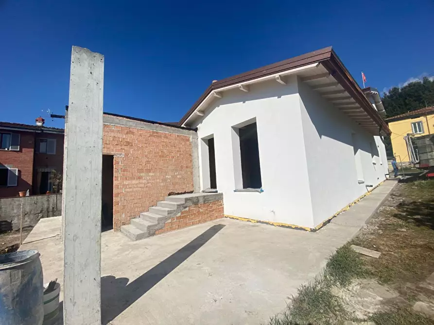 Immagine 10 di Casa bifamiliare in vendita  a Capannori