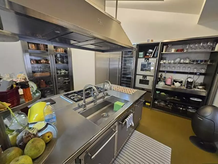 Immagine 2 di Appartamento in vendita  a Siena