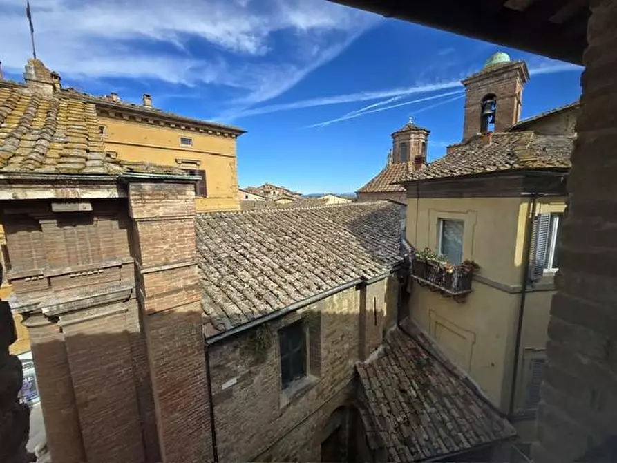 Immagine 37 di Appartamento in vendita  a Siena