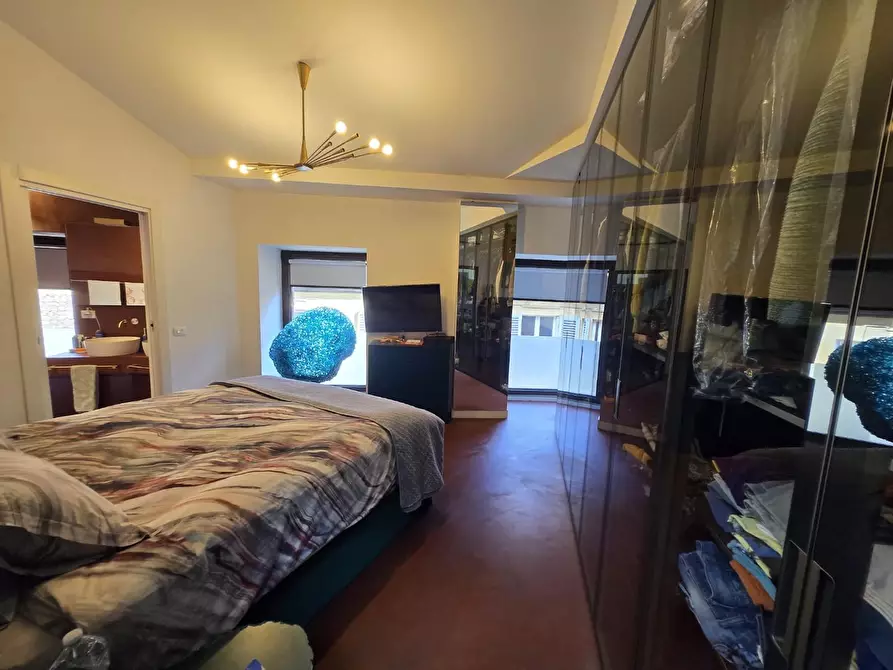 Immagine 16 di Appartamento in vendita  a Siena