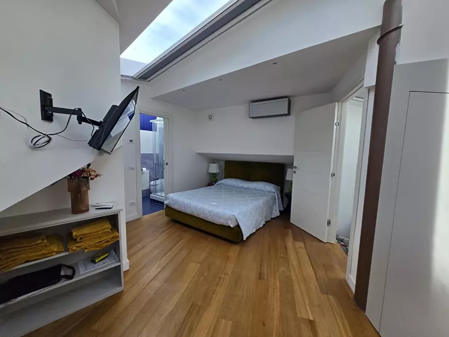 Immagine 21 di Appartamento in vendita  a Siena