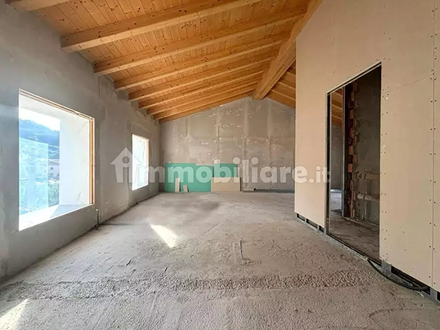 Immagine 4 di Appartamento in vendita  a Lucca