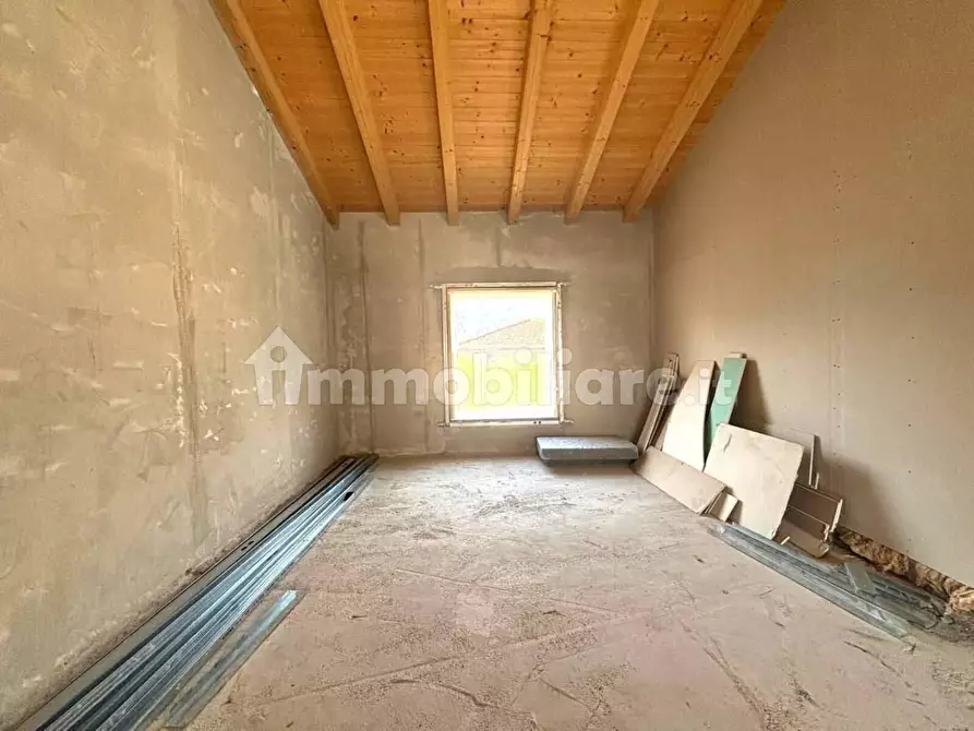 Immagine 13 di Appartamento in vendita  a Lucca