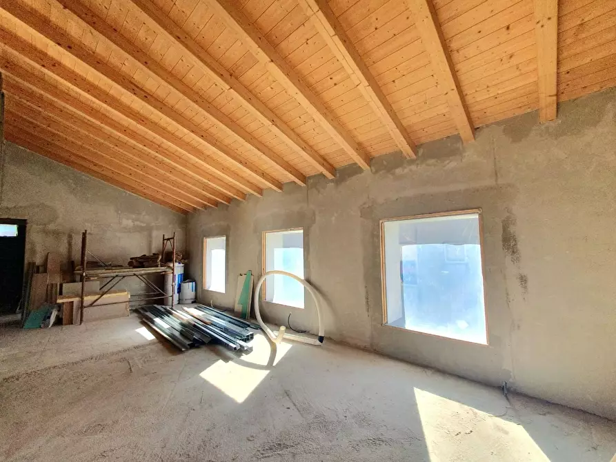 Immagine 2 di Appartamento in vendita  a Lucca