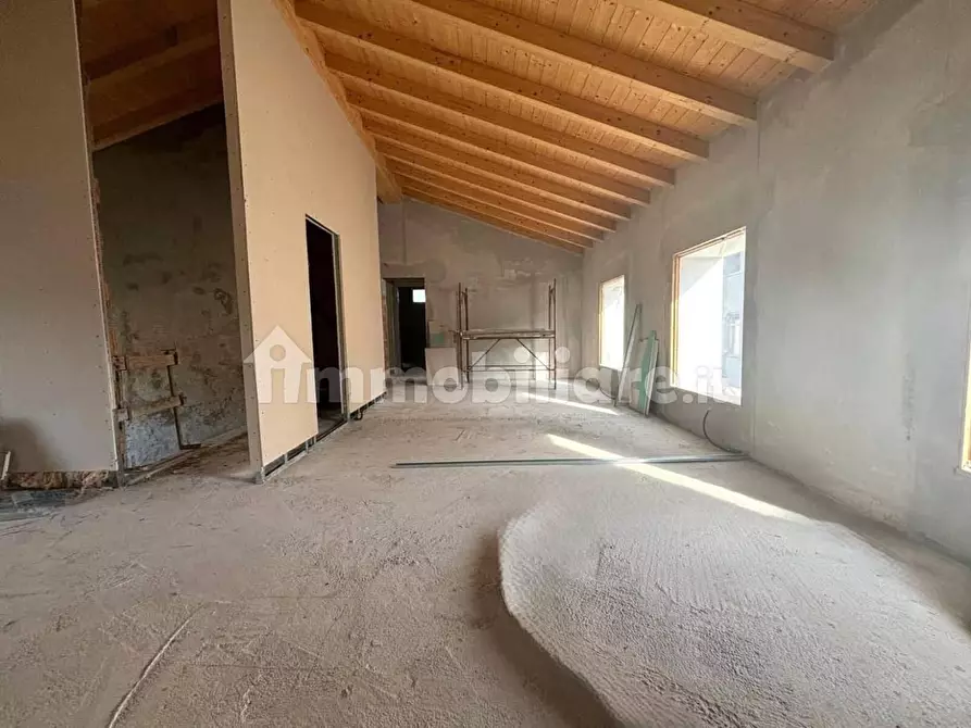 Immagine 5 di Appartamento in vendita  a Lucca