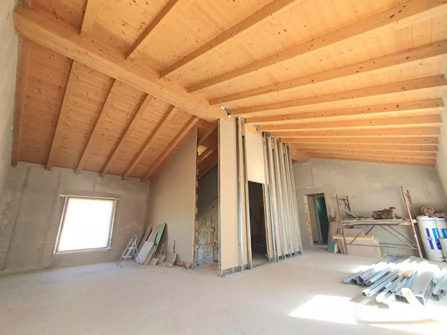 Immagine 1 di Appartamento in vendita  a Lucca