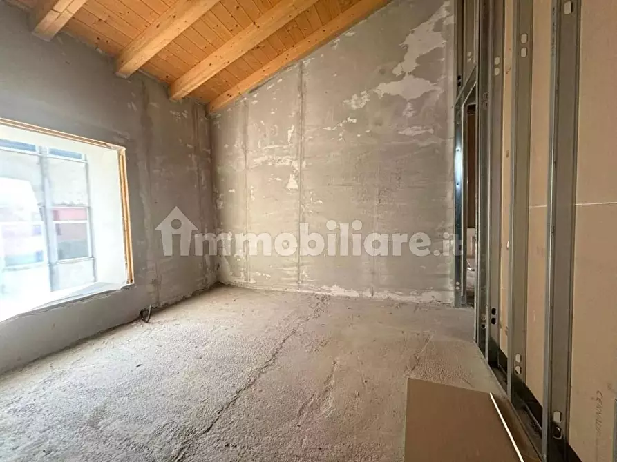 Immagine 12 di Appartamento in vendita  a Lucca