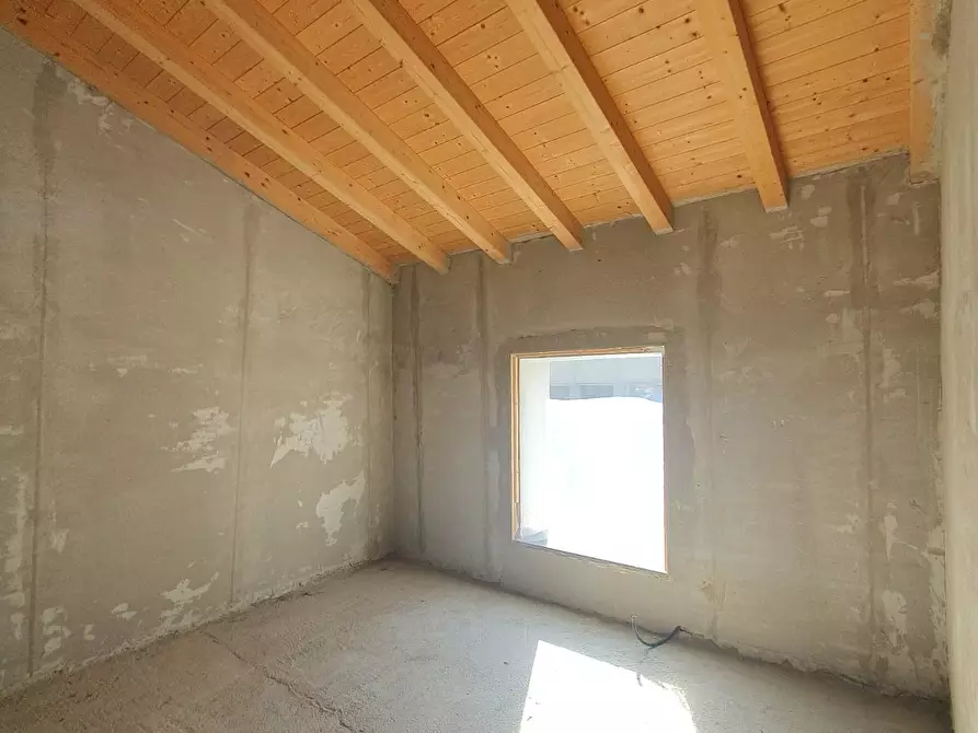 Immagine 14 di Appartamento in vendita  a Lucca