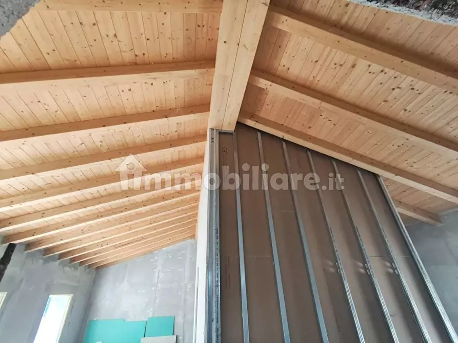 Immagine 9 di Appartamento in vendita  a Lucca