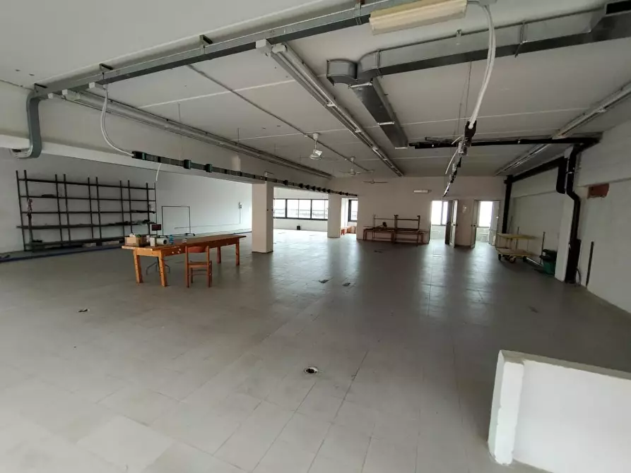 Immagine 10 di Laboratorio in vendita  a San Giuliano Terme