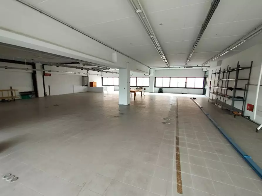 Immagine 7 di Laboratorio in vendita  a San Giuliano Terme