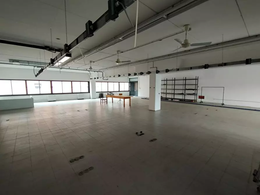 Immagine 3 di Laboratorio in vendita  a San Giuliano Terme