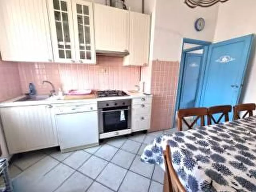 Immagine 12 di Appartamento in vendita  a Viareggio