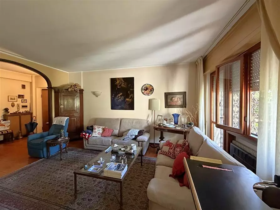 Immagine 4 di Appartamento in vendita  a Massa