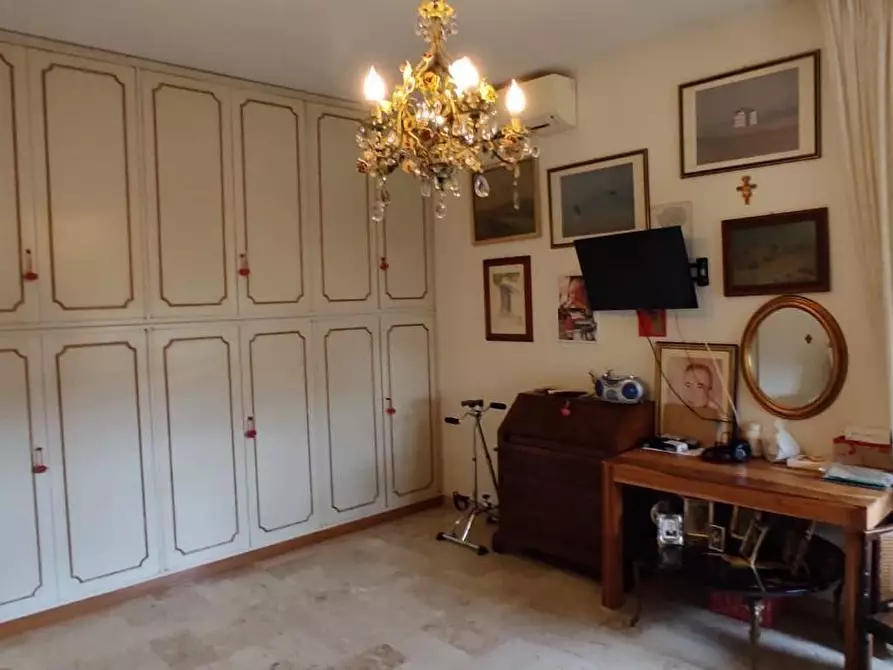 Immagine 9 di Villa in vendita  a Forte Dei Marmi