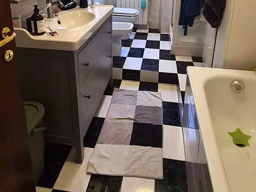 Immagine 22 di Appartamento in vendita  a Livorno