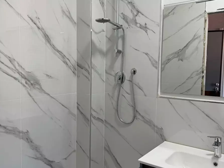 Immagine 9 di Loft/Open space in vendita  a Carrara