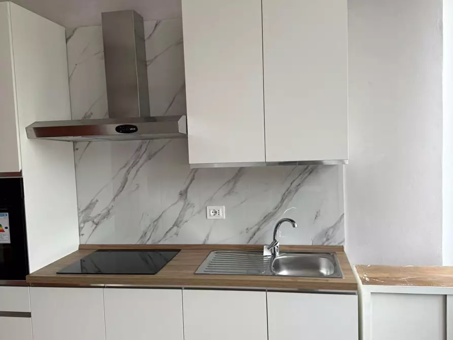 Immagine 27 di Loft/Open space in vendita  a Carrara