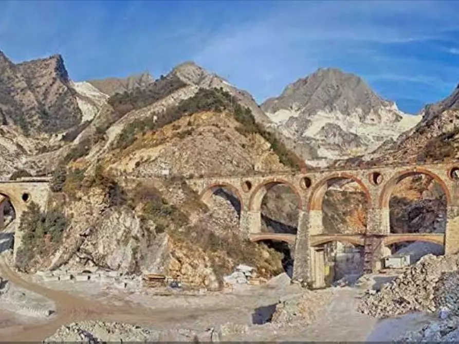 Immagine 18 di Loft/Open space in vendita  a Carrara