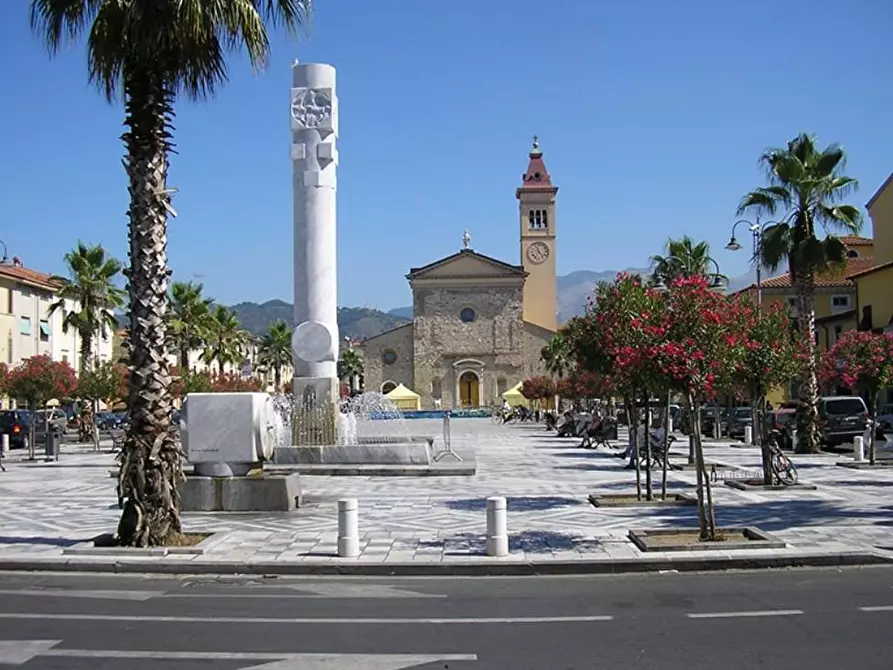 Immagine 16 di Loft/Open space in vendita  a Carrara