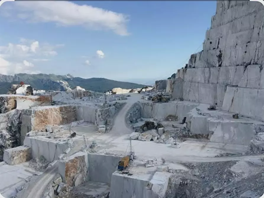 Immagine 15 di Loft/Open space in vendita  a Carrara