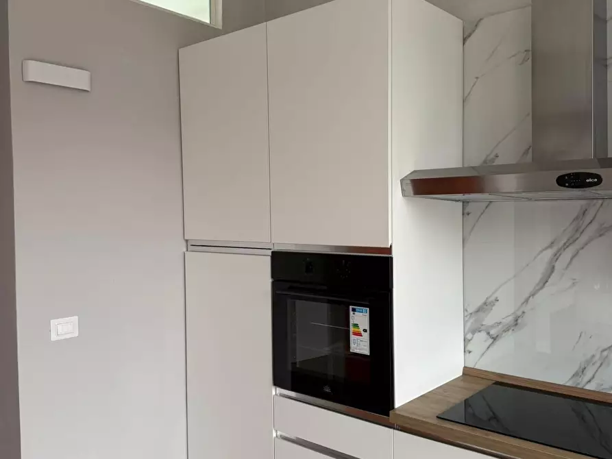 Immagine 29 di Loft/Open space in vendita  a Carrara