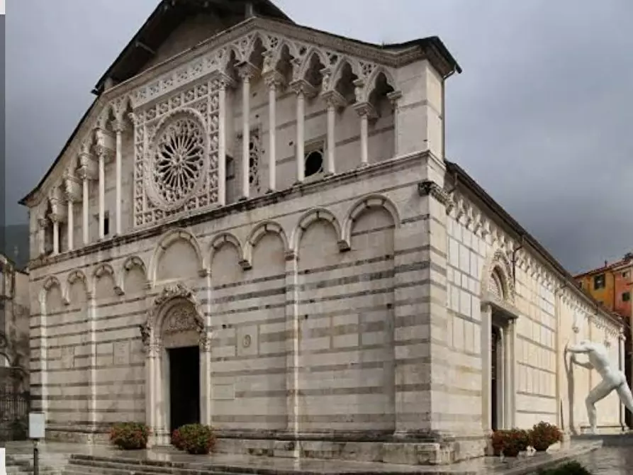 Immagine 19 di Loft/Open space in vendita  a Carrara