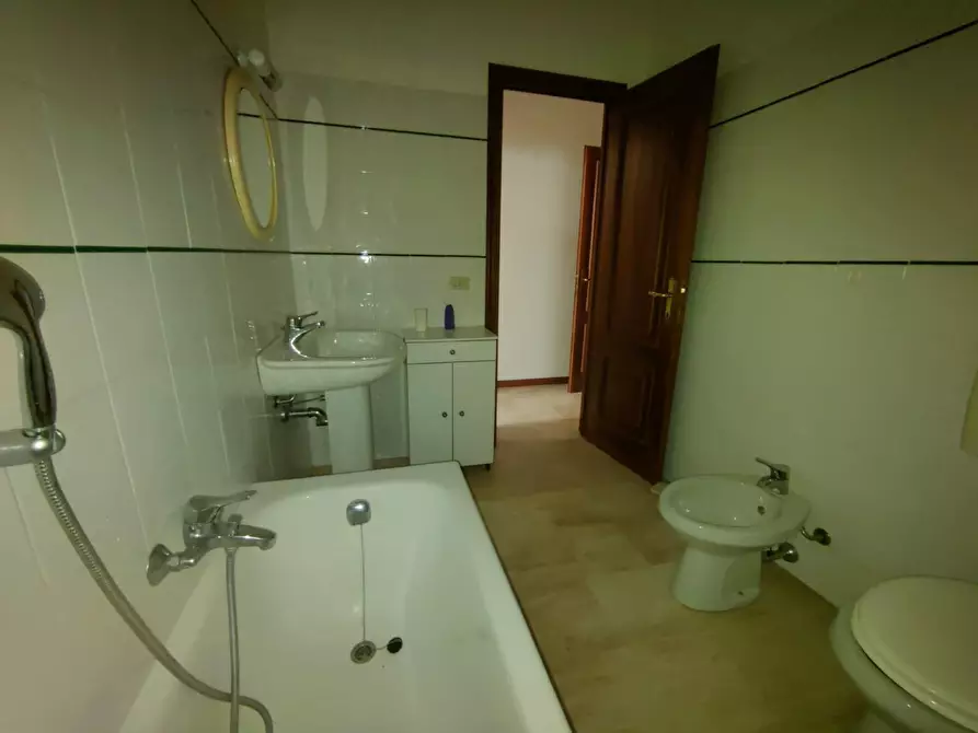 Immagine 35 di Appartamento in vendita  a Chiavari