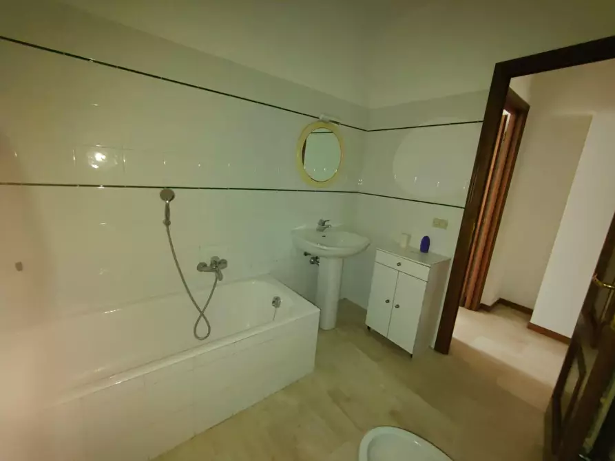 Immagine 36 di Appartamento in vendita  a Chiavari