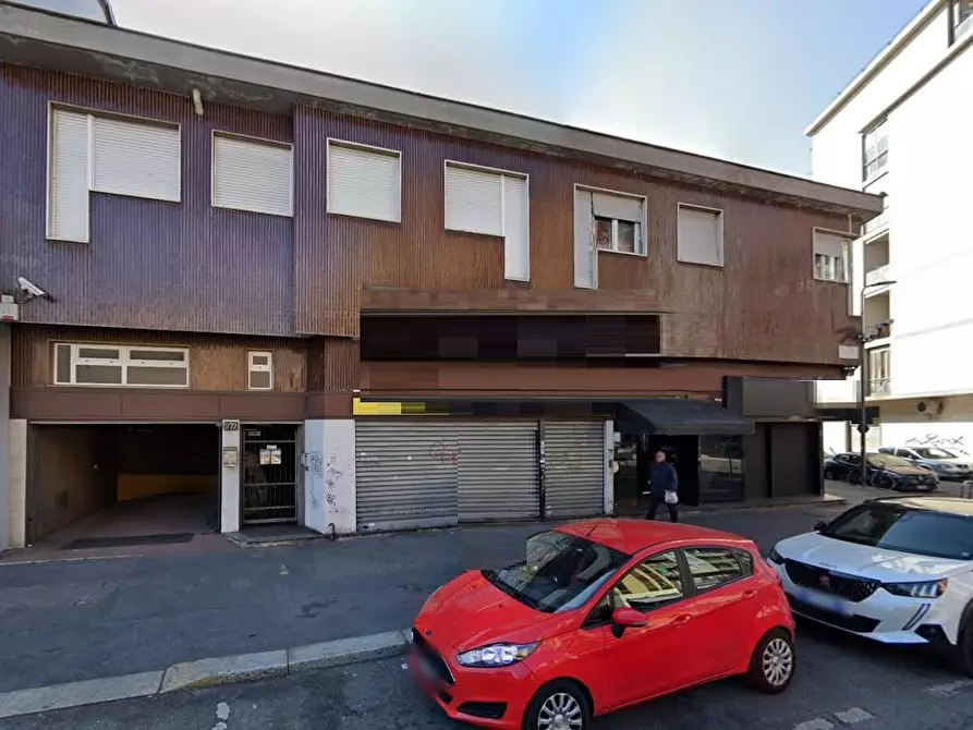 Immagine 2 di Negozio in vendita  a Milano