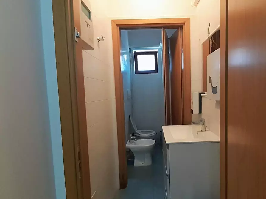 Immagine 10 di Ufficio in affitto  a Pontedera