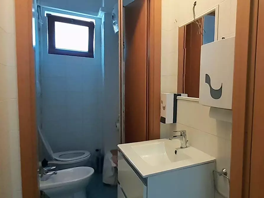 Immagine 9 di Ufficio in affitto  a Pontedera