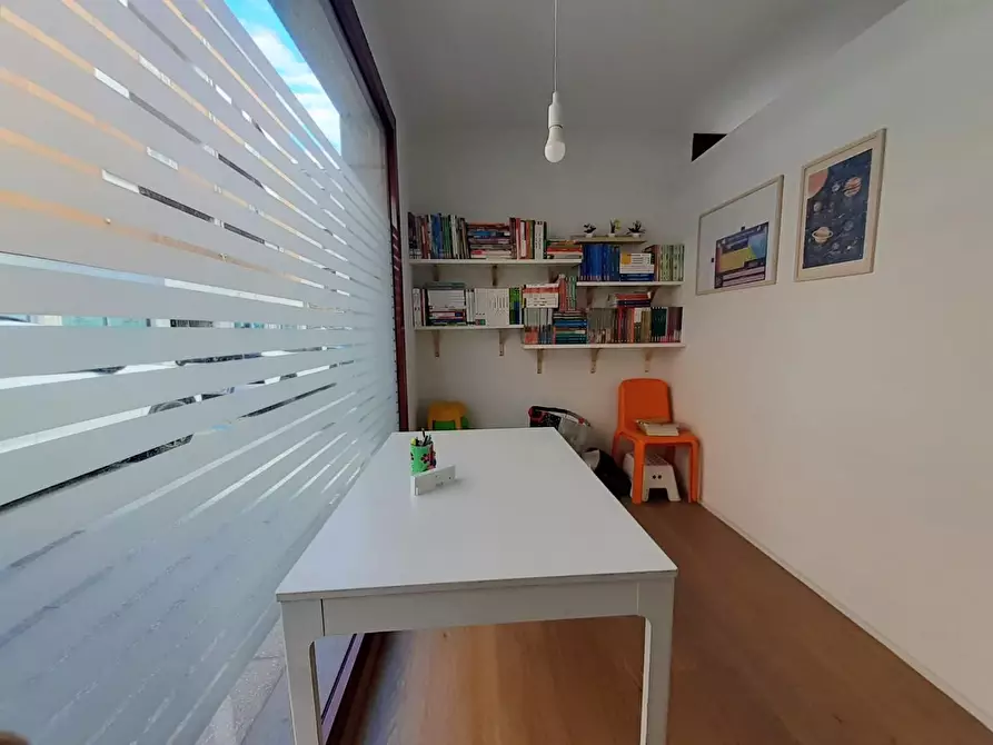 Immagine 6 di Ufficio in affitto  a Pontedera