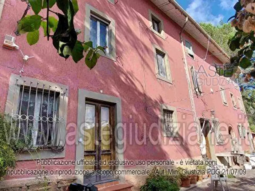 Immagine 1 di Villa in vendita  a Vecchiano